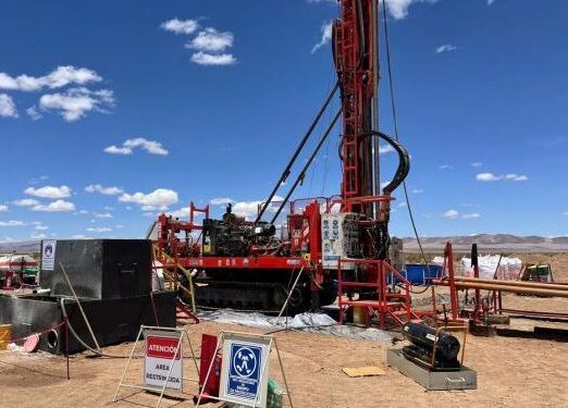 LEL Confirms Lithium in Massive Intersections at Solaroz