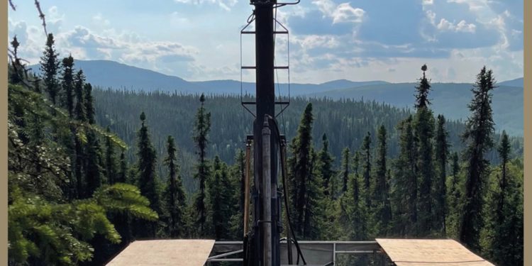 Freegold Ventures Intersects 3.06g/t Au over 42m at Golden Summit